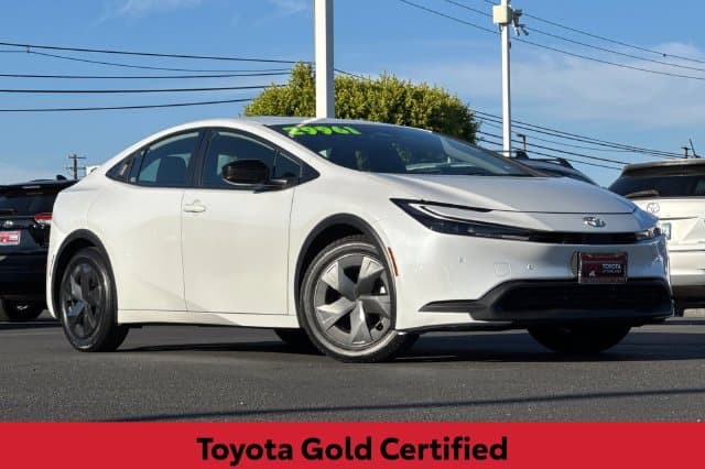 2025 Toyota Prius LE — photo 1 of 31