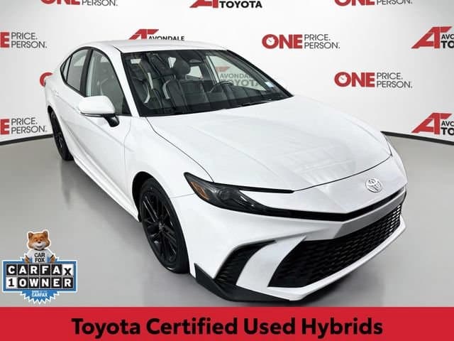 2025 Toyota Camry SE — photo 1 of 33