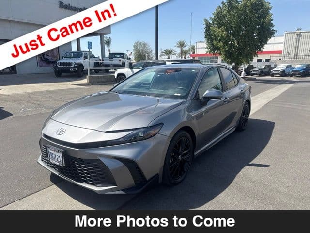 2025 Toyota Camry SE — photo 1 of 11