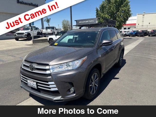 2018 Toyota Highlander XLE — photo 1 of 11