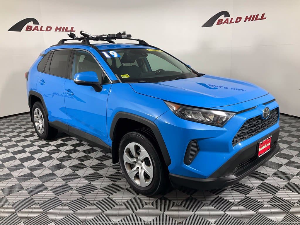 2019 Toyota RAV4 LE — photo 1 of 22