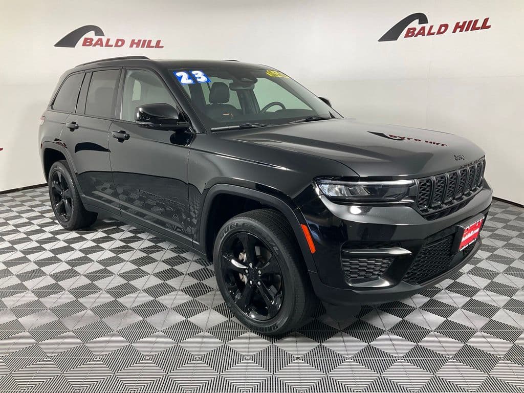 2023 Jeep Grand Cherokee Laredo — photo 1 of 25