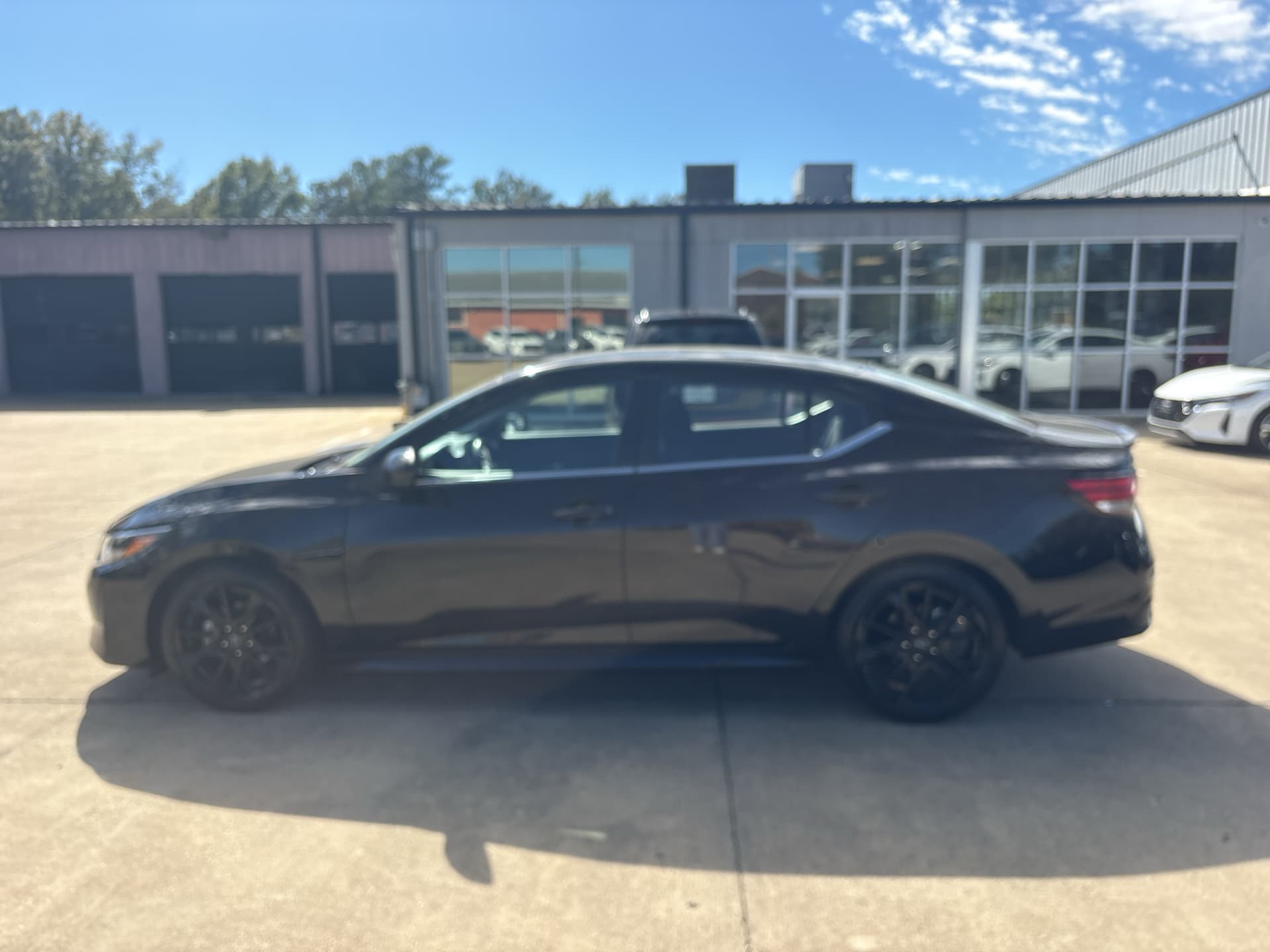 2025 Nissan Sentra SR — photo 1 of 13
