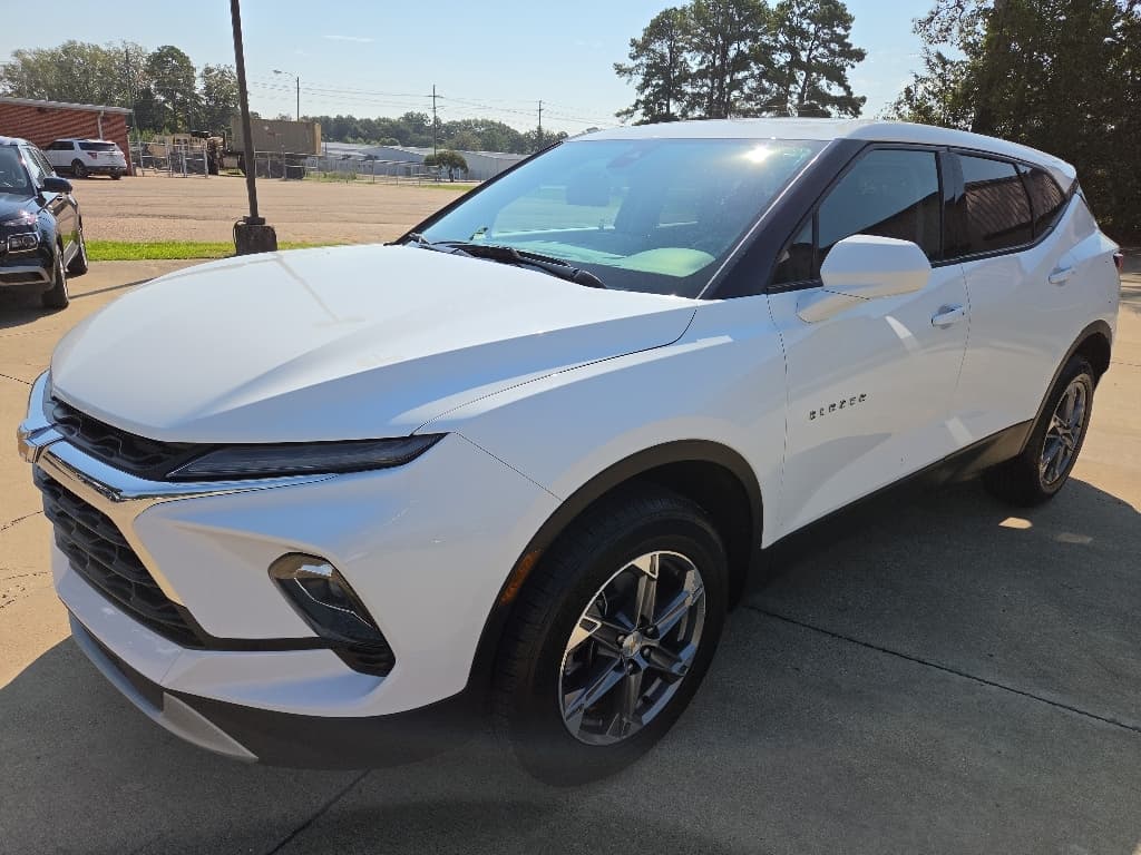 2023 Chevrolet Blazer LT — photo 1 of 17