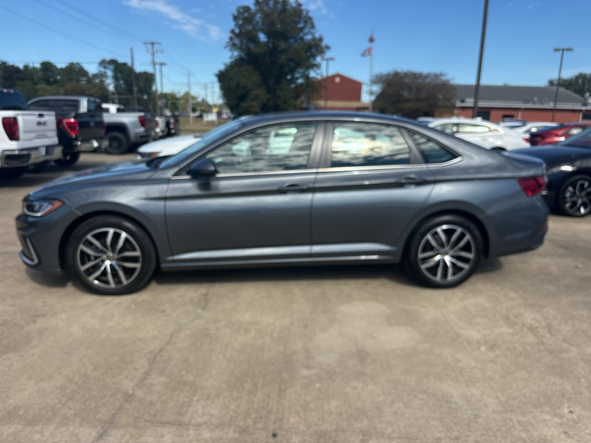 2025 Volkswagen Jetta Base — photo 1 of 13