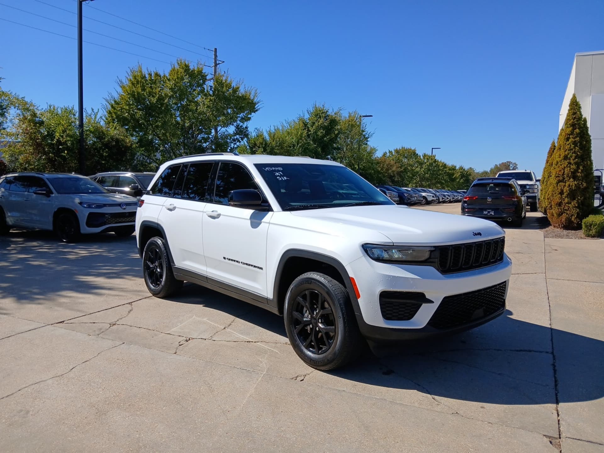 2024 Jeep Grand Cherokee Altitude — photo 1 of 27