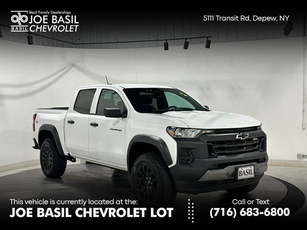 2024 Chevrolet Colorado 4WD Trail Boss — photo 1 of 38