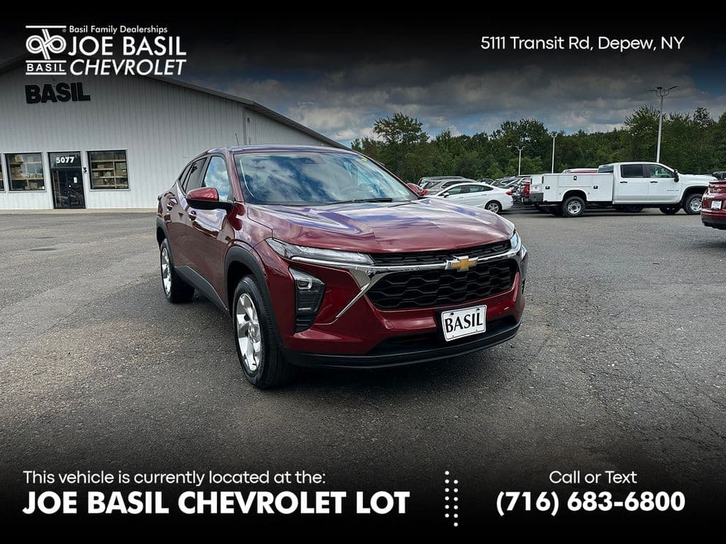 2024 Chevrolet Trax LS — photo 1 of 34