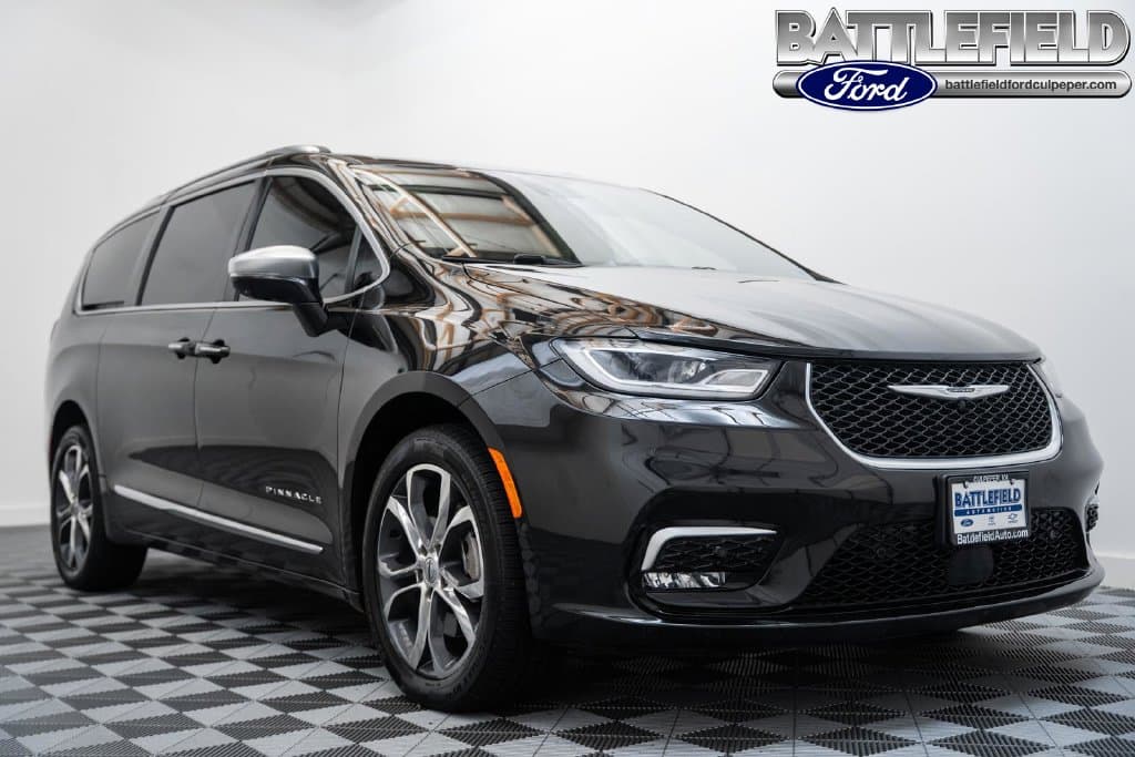 2021 Chrysler Pacifica Pinnacle — photo 1 of 48