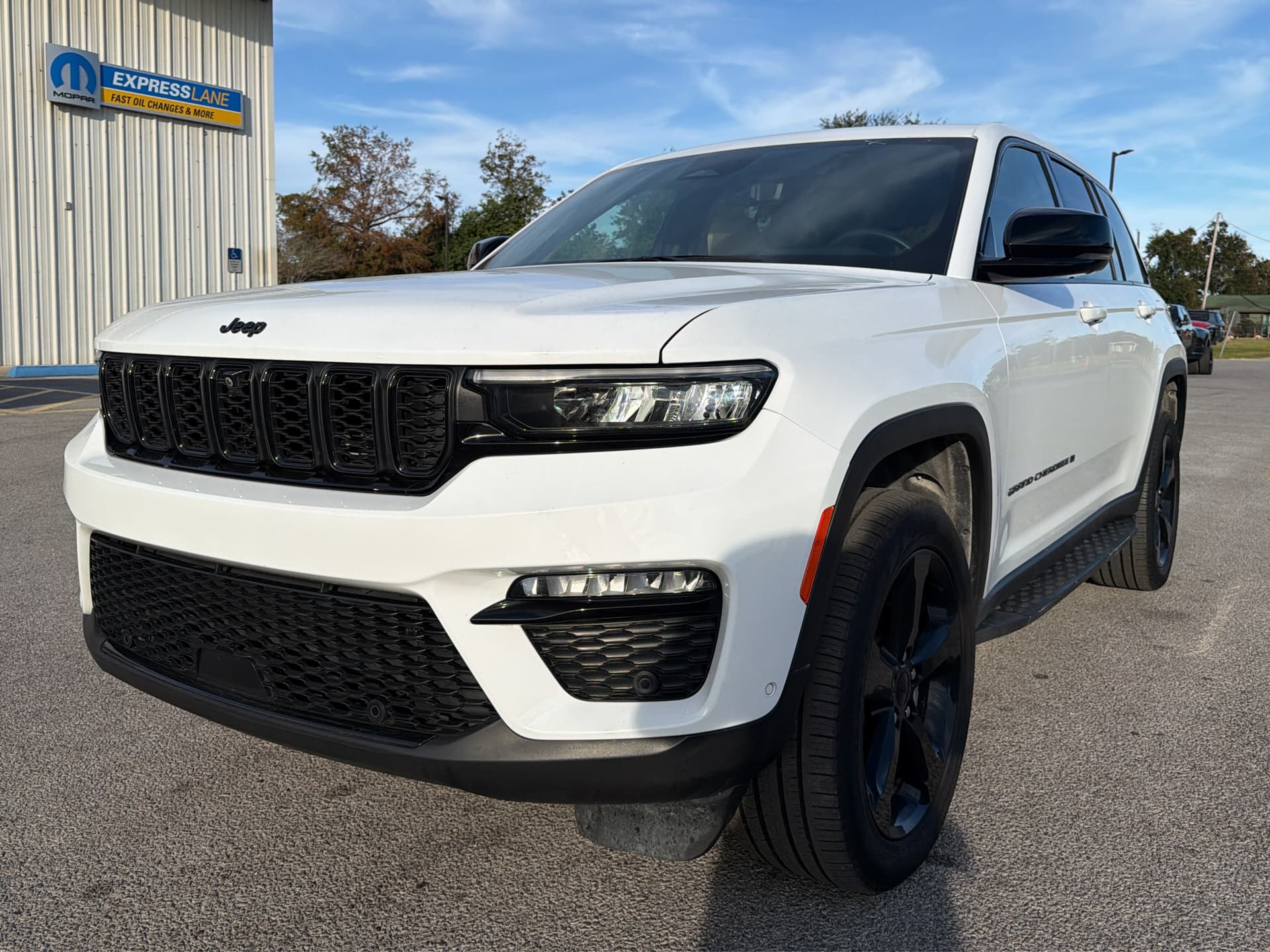 2023 Jeep Grand Cherokee Limited — photo 1 of 3