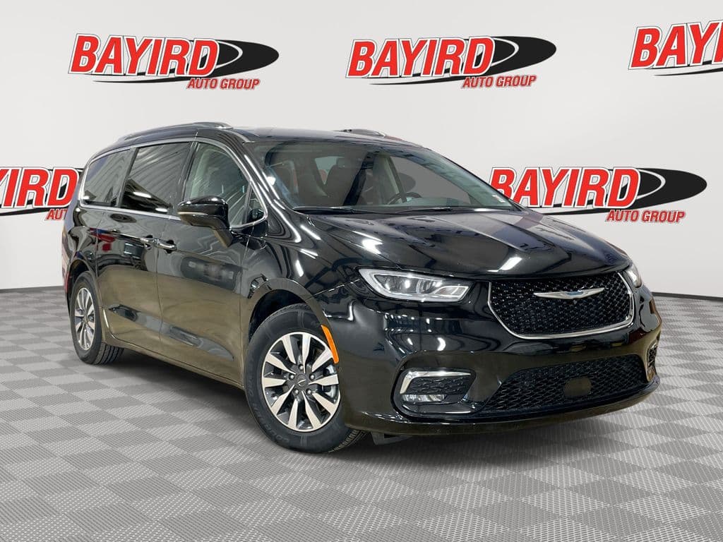 2021 Chrysler Pacifica Hybrid Touring L — photo 1 of 36