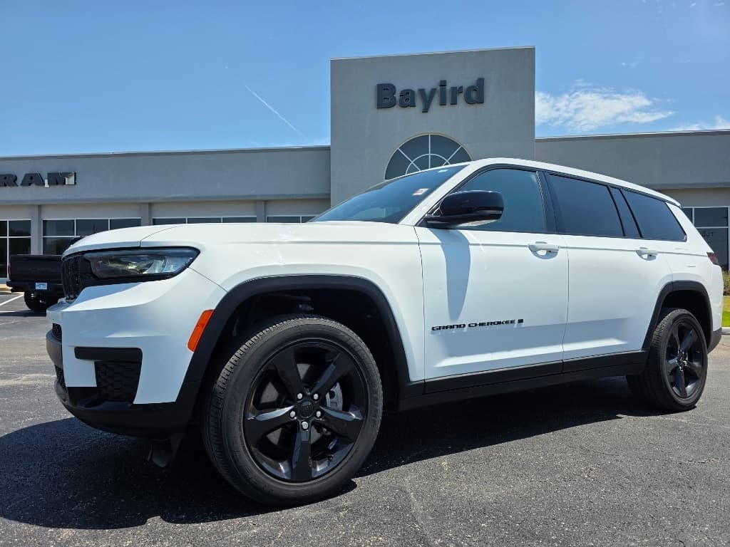 2023 Jeep Grand Cherokee L Laredo — photo 1 of 35
