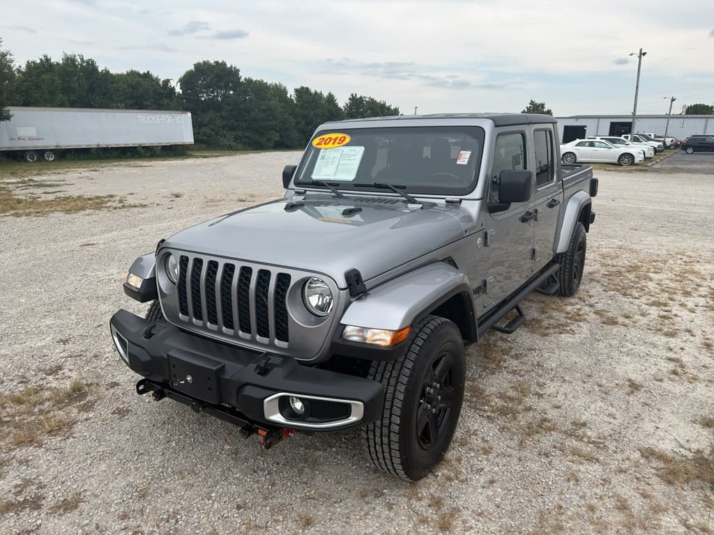 2021 Jeep Gladiator Sport — photo 1 of 16