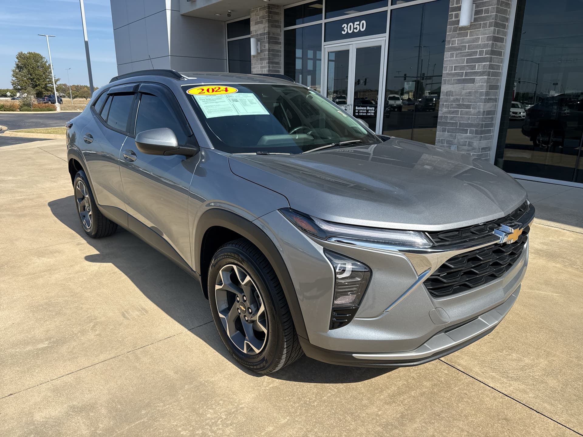 2024 Chevrolet Trax LT — photo 1 of 24