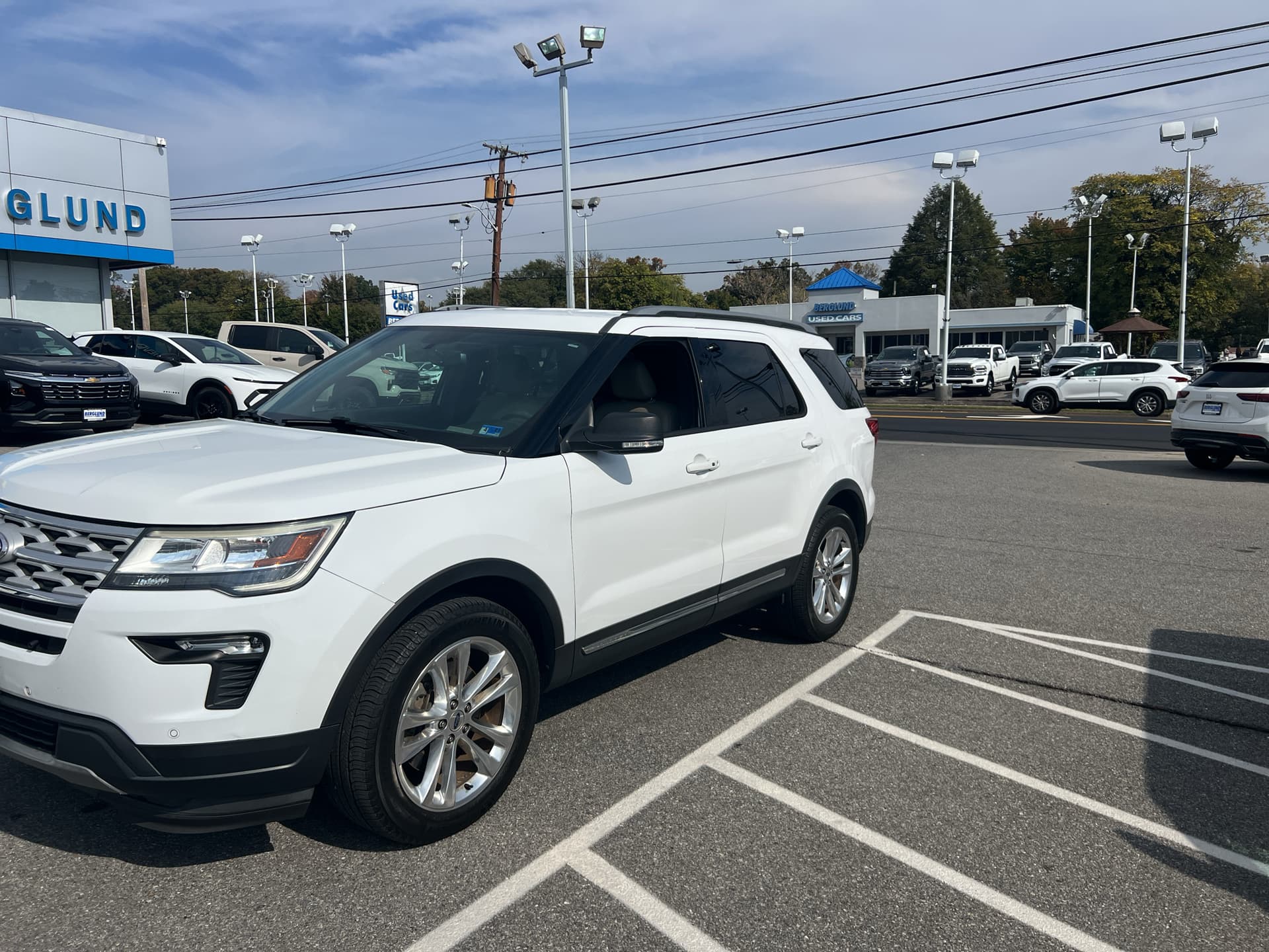 2019 Ford Explorer XLT — photo 1 of 16