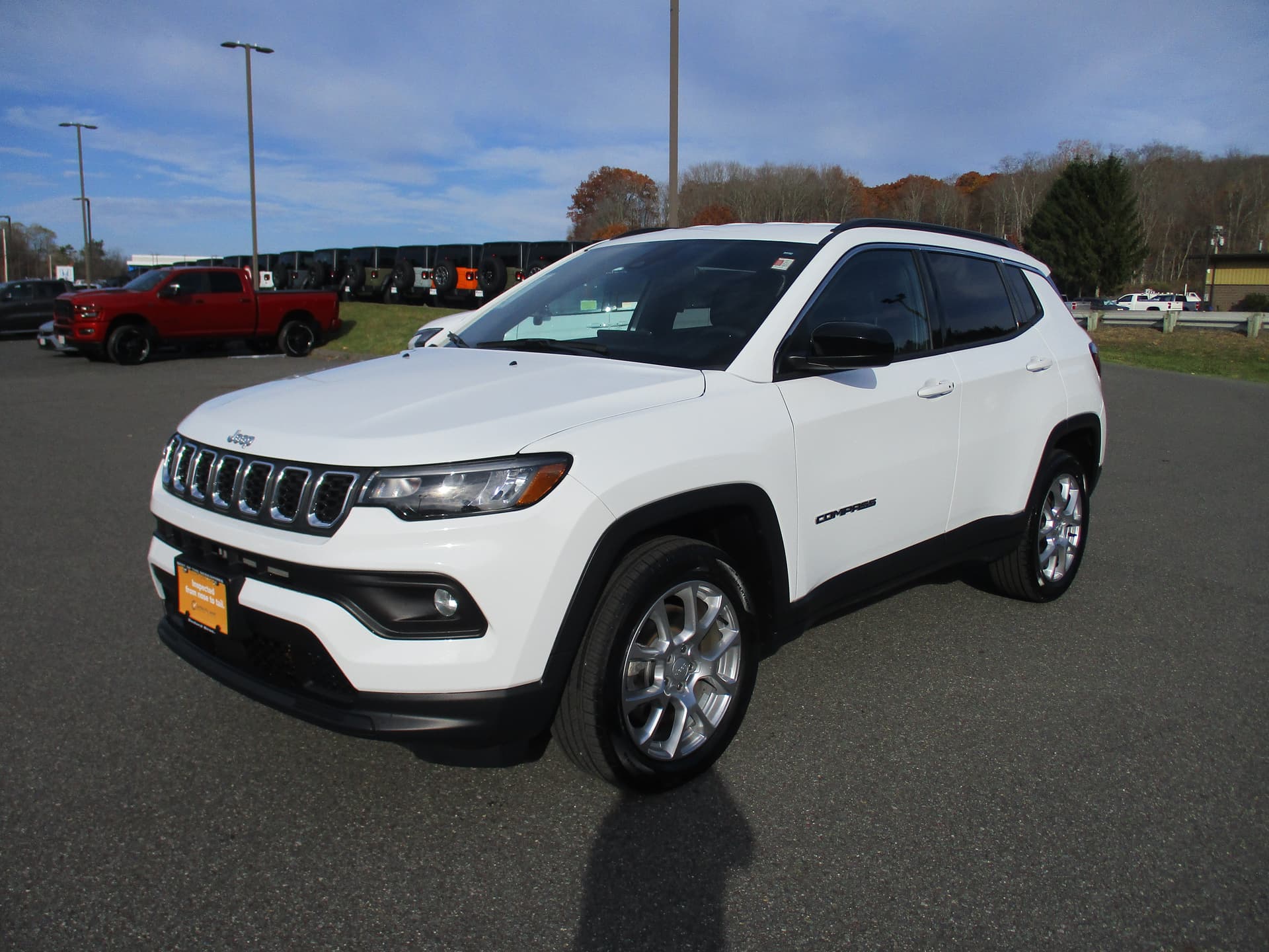 2024 Jeep Compass Latitude Lux — photo 1 of 17