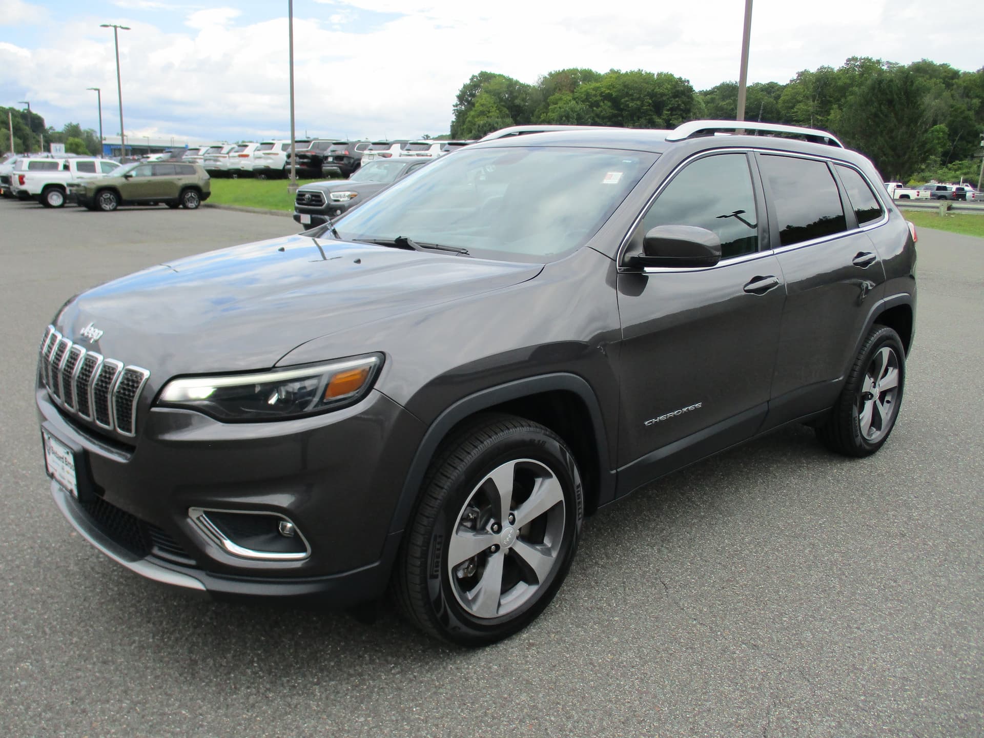 2019 Jeep Cherokee Limited — photo 1 of 18