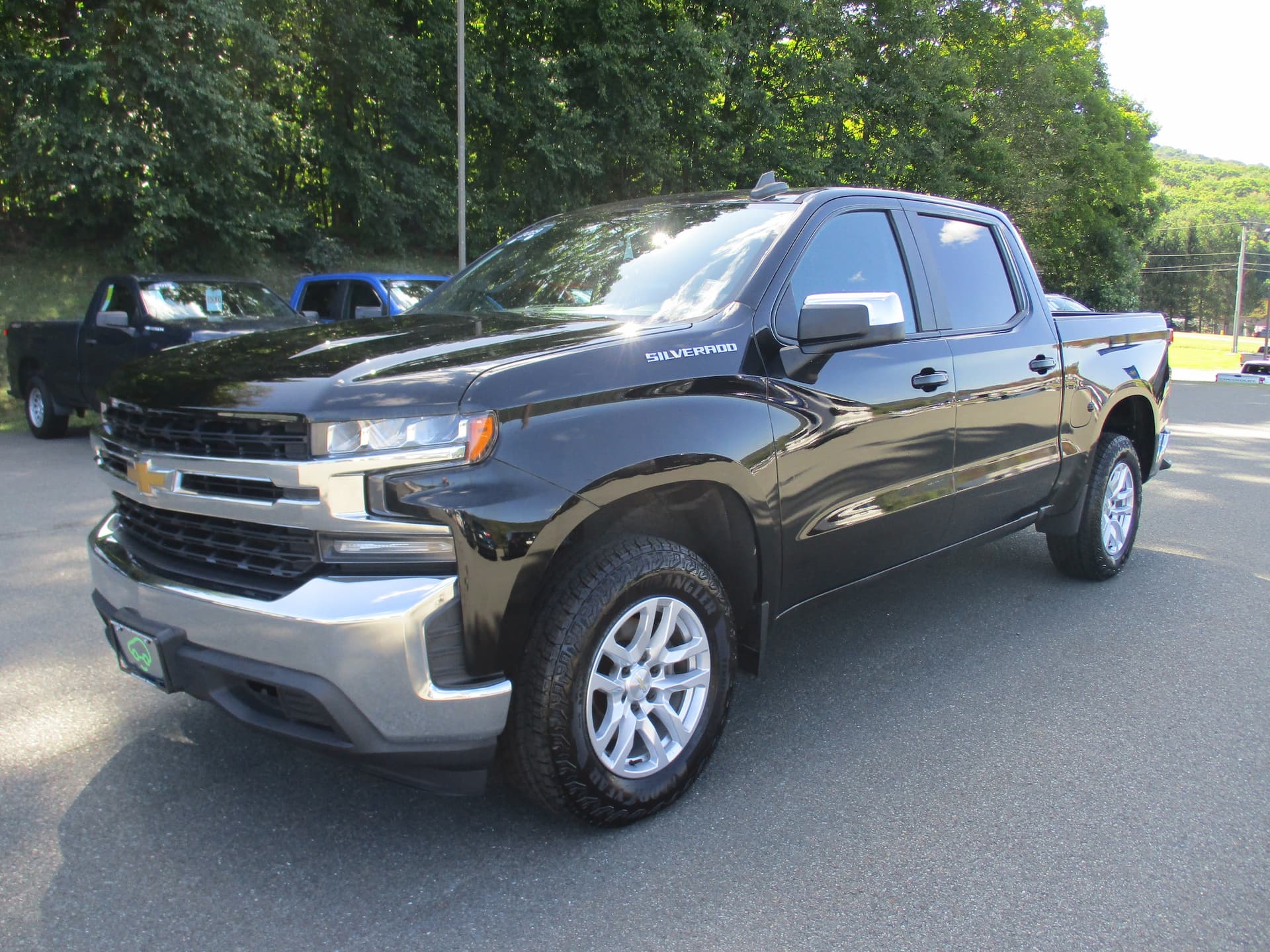 2019 Chevrolet Silverado 1500 LT — photo 1 of 18