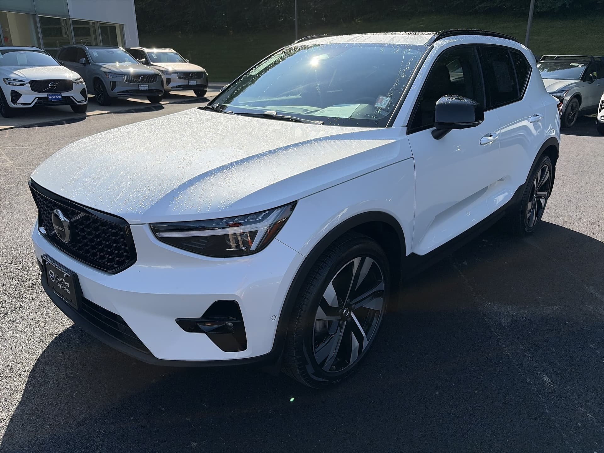2023 Volvo XC40 B5 AWD Ultimate Dark — photo 1 of 19