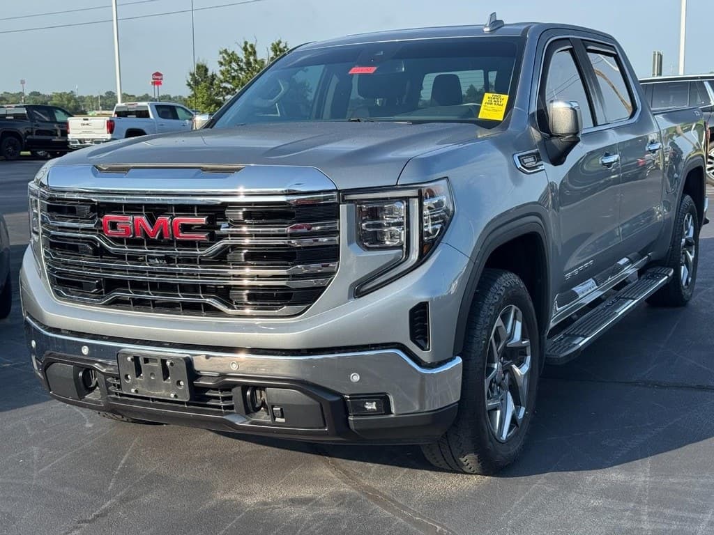 2024 GMC Sierra 1500 SLT — photo 1 of 2