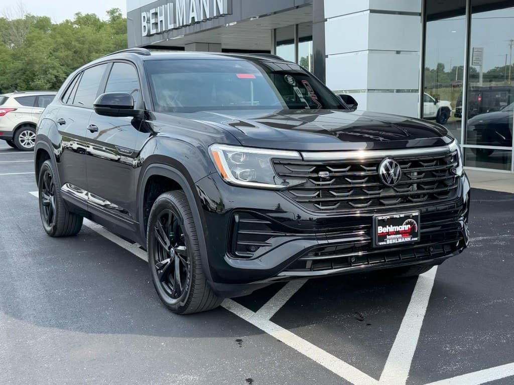 2025 Volkswagen Atlas Cross Sport 2.0T SEL R-Line Black — photo 1 of 27