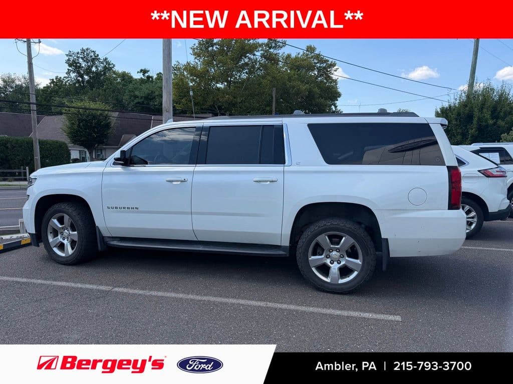 2016 Chevrolet Suburban LT — photo 1 of 3