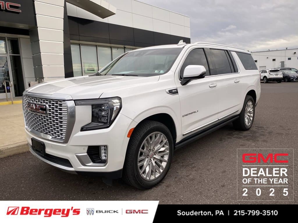 2023 GMC Yukon XL Denali — photo 1 of 10