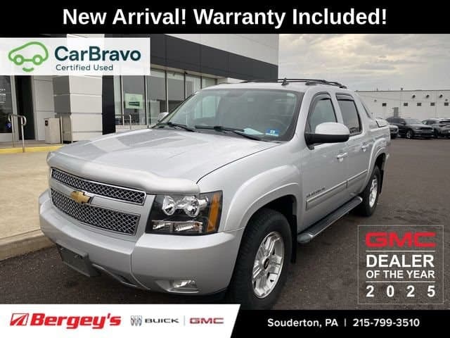 2013 Chevrolet Avalanche LT — photo 1 of 16