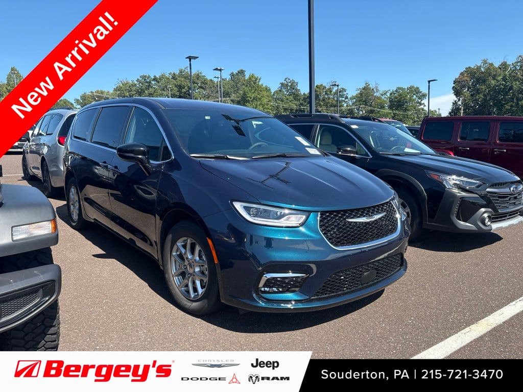 2025 Chrysler Pacifica Select — photo 1 of 10