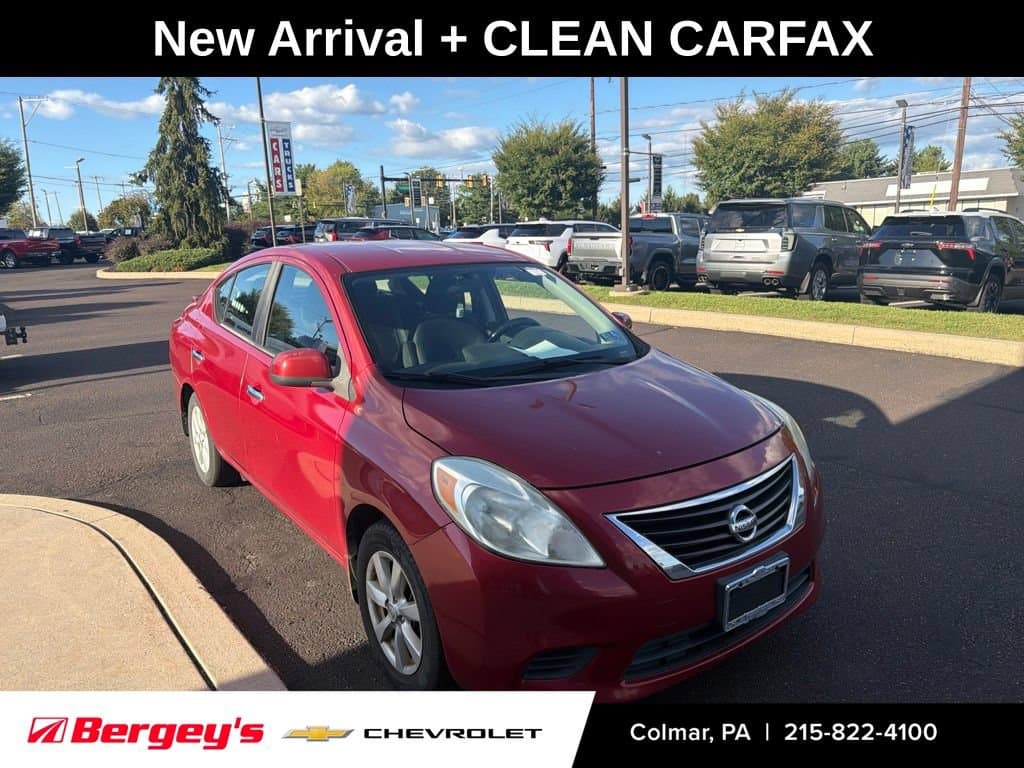 2014 Nissan Versa SV — photo 1 of 13