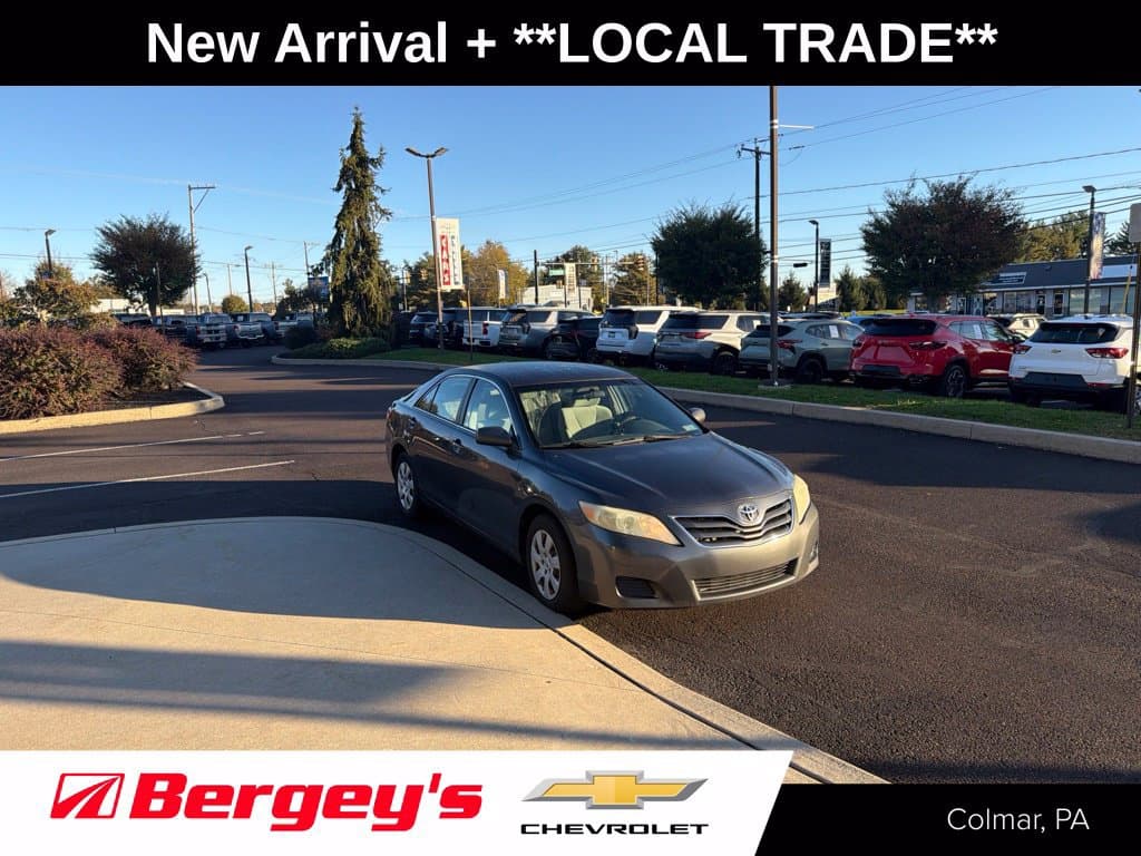 2011 Toyota Camry LE — photo 1 of 19