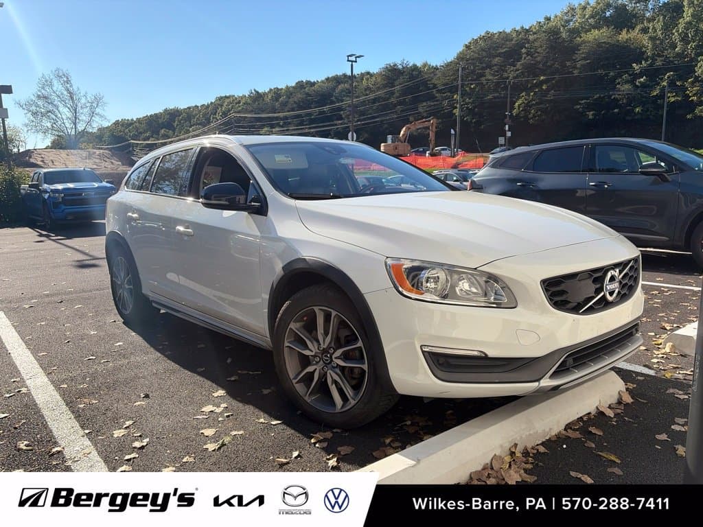 2016 Volvo V60 Cross Country T5 — photo 1 of 5