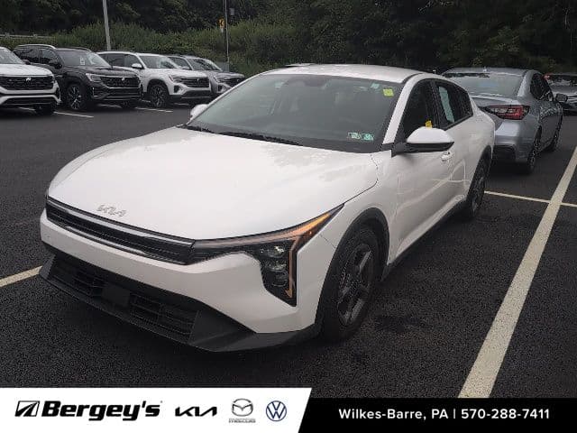 2025 Kia K4 LXS — photo 1 of 15