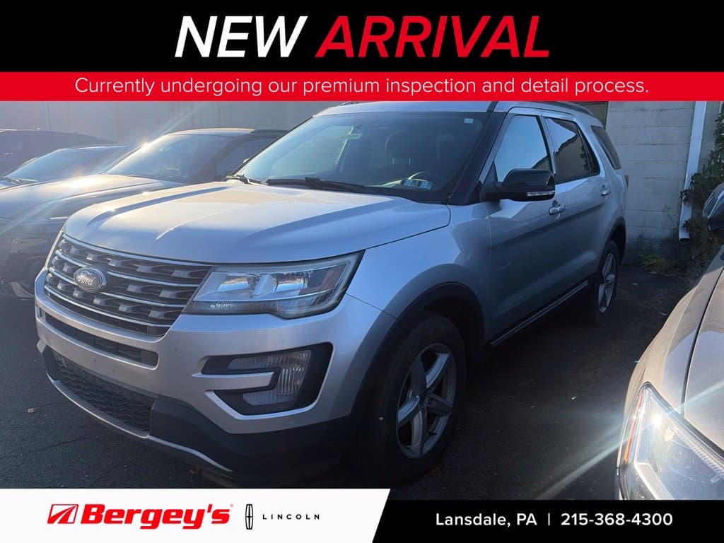2017 Ford Explorer XLT — photo 1 of 14