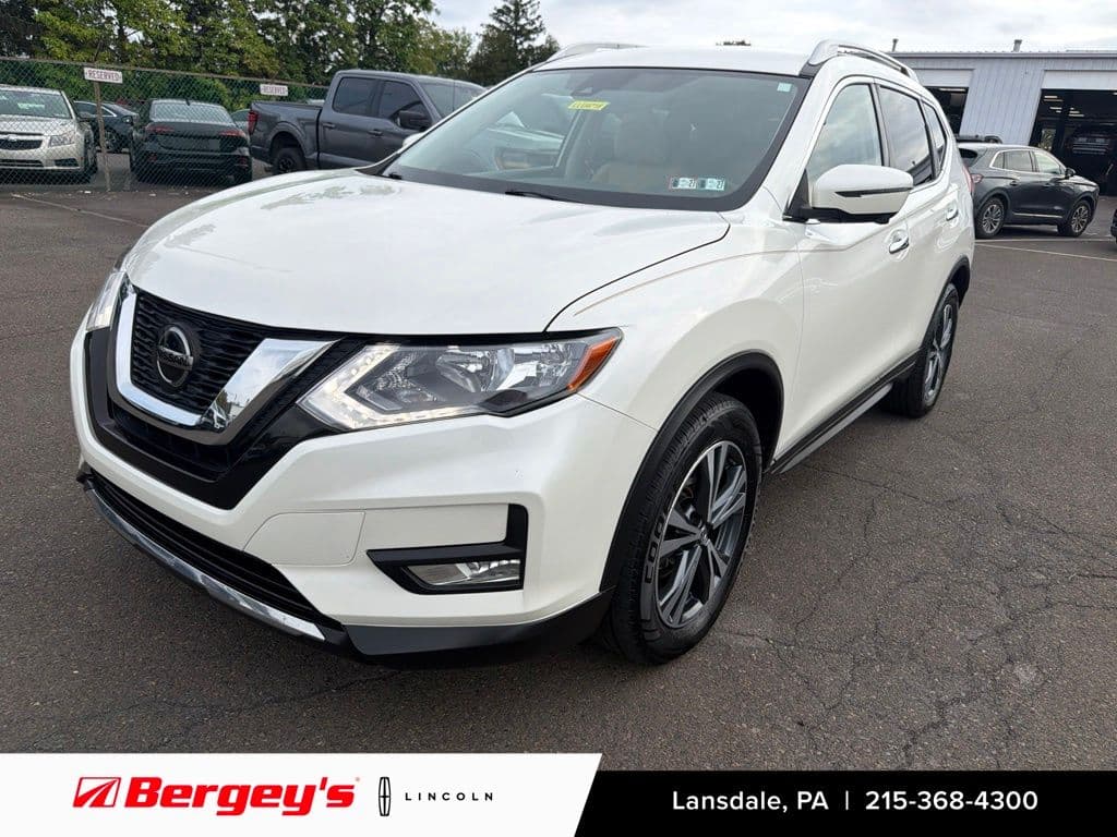2019 Nissan Rogue SV — photo 1 of 38