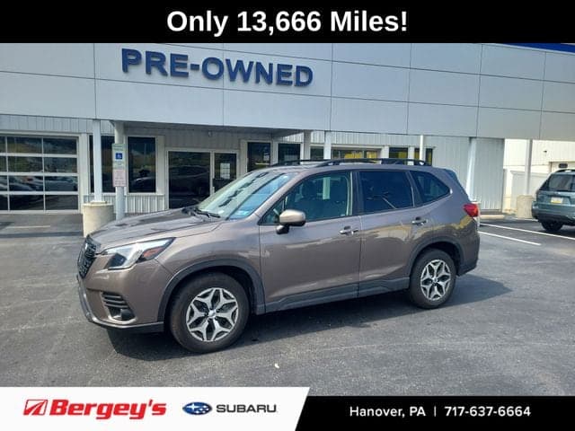2024 Subaru Forester Premium — photo 1 of 15