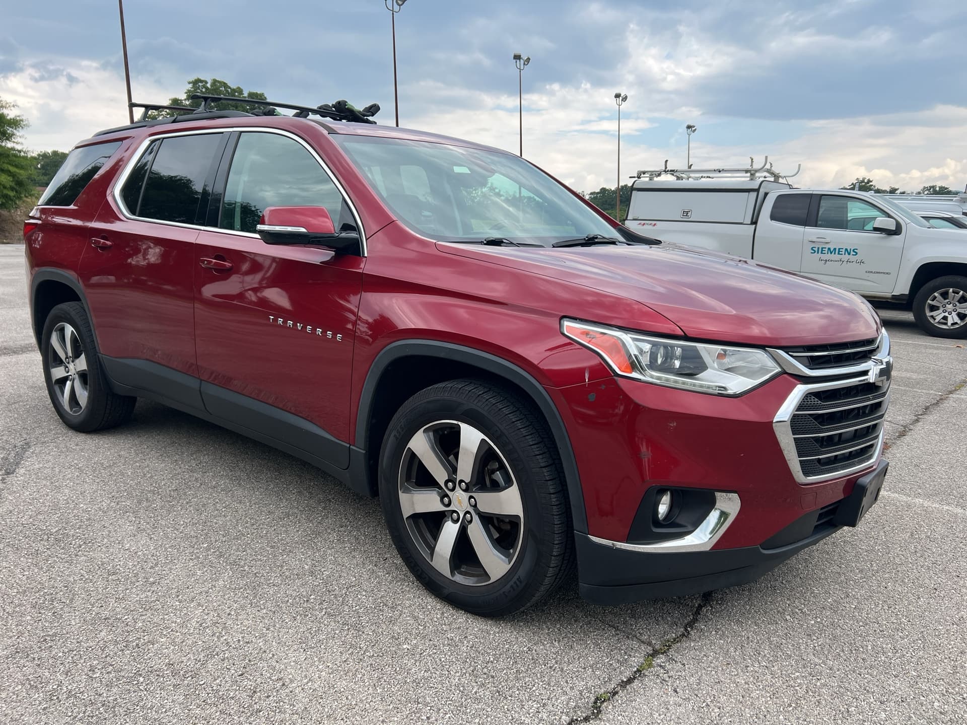 2019 Chevrolet Traverse LT Leather — photo 1 of 14