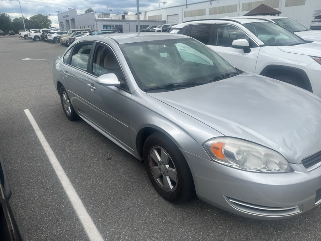 2011 Chevrolet Impala Base — photo 1 of 4