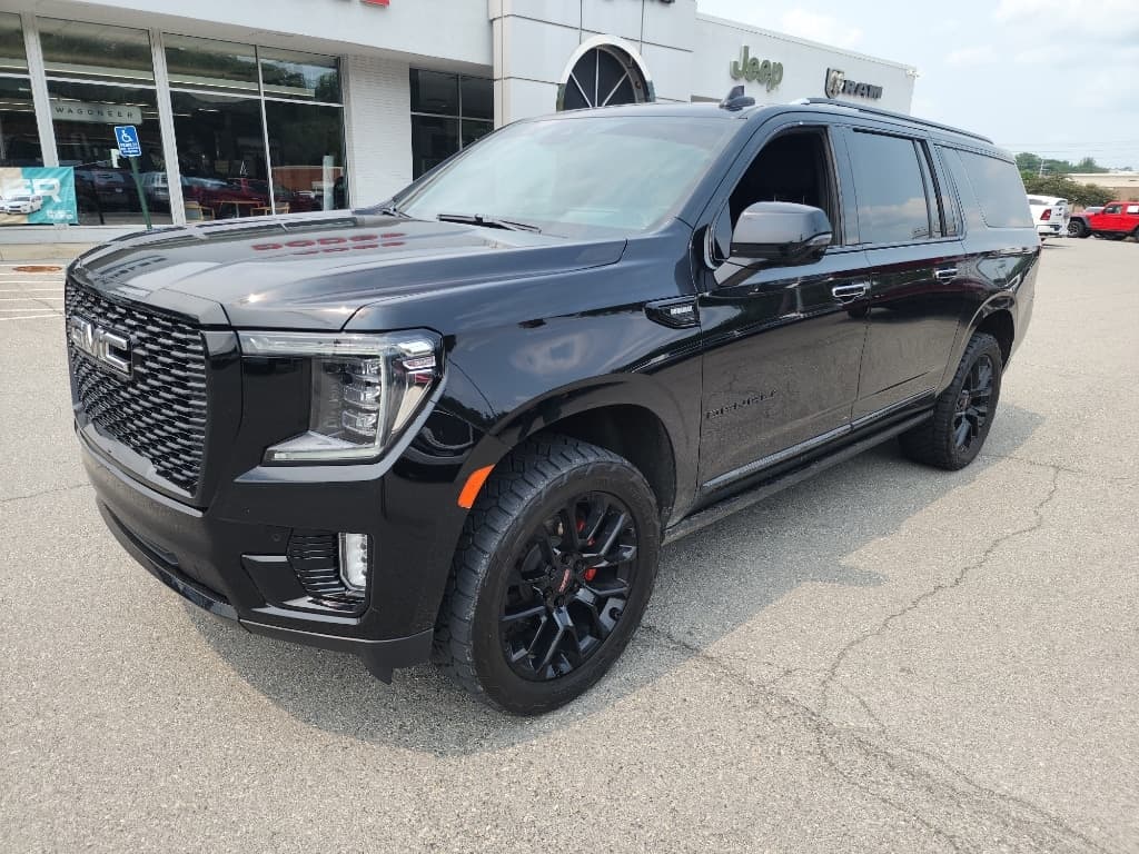 2023 GMC Yukon XL Denali — photo 1 of 2