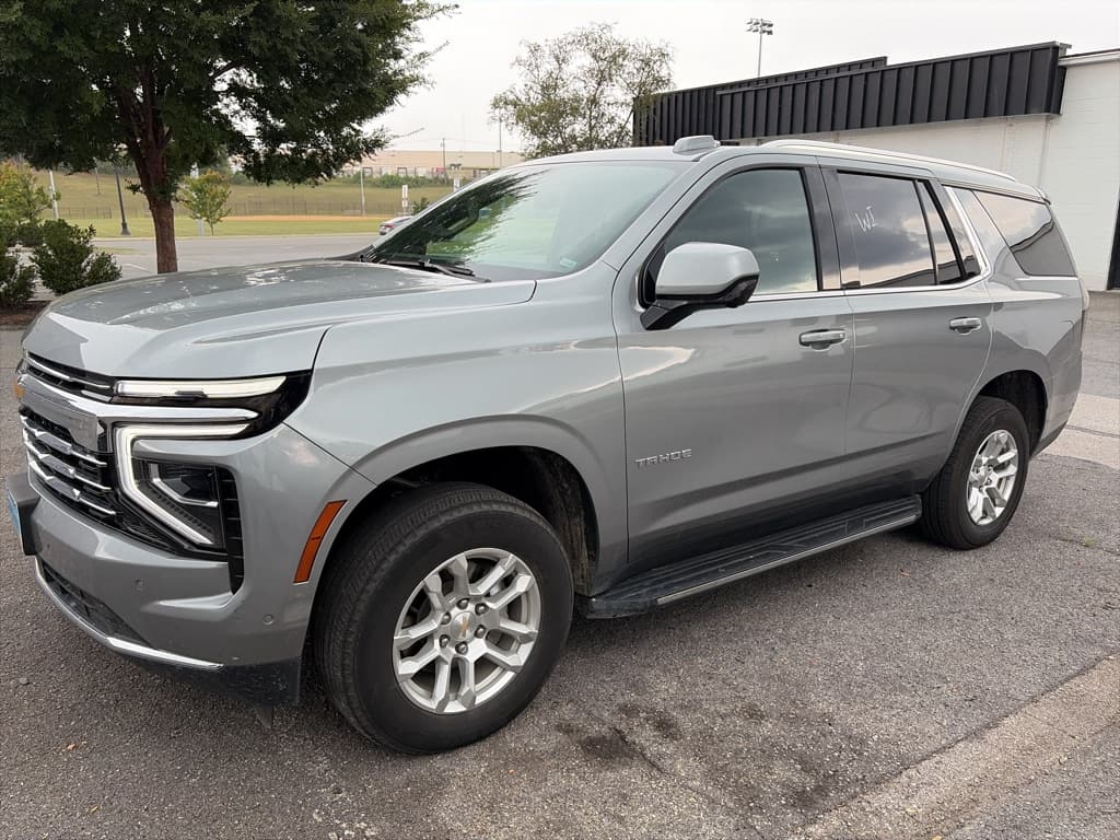 2025 Chevrolet Tahoe LT — photo 1 of 3