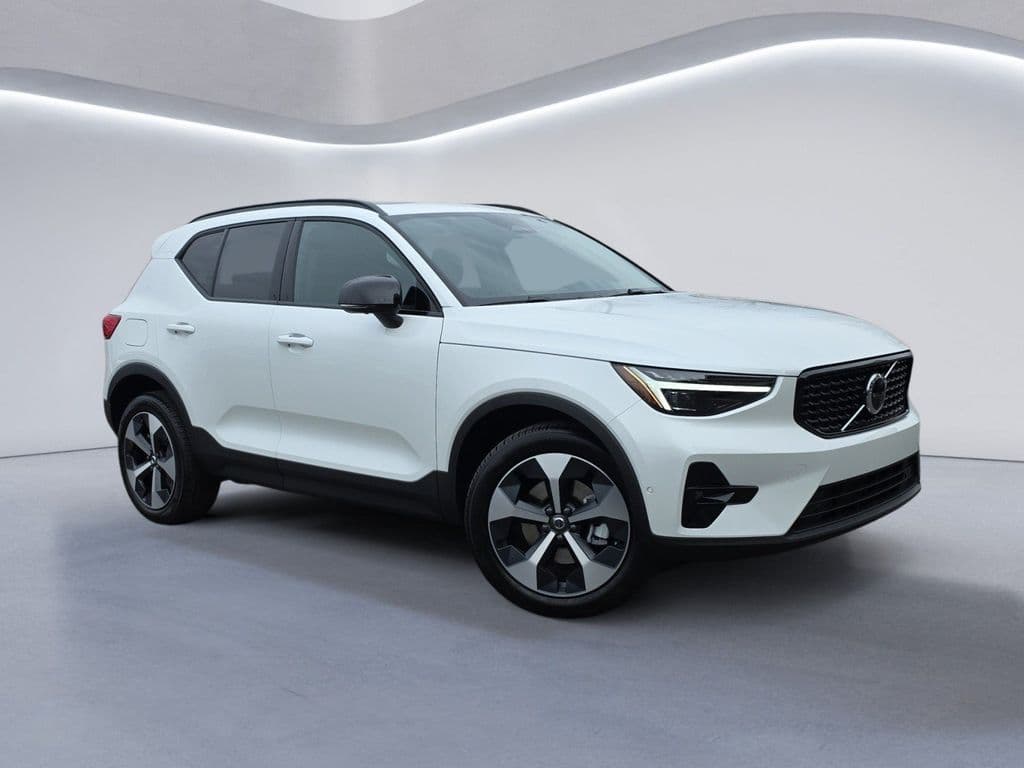 2026 Volvo XC40 B5 Plus — photo 1 of 19