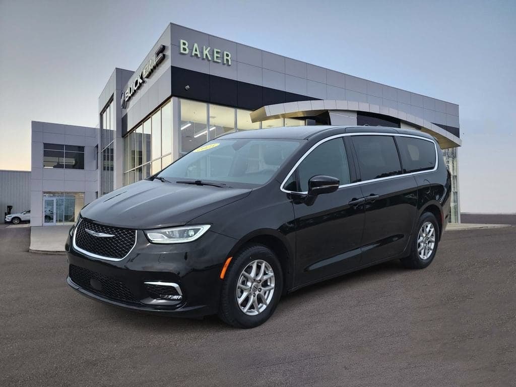 2025 Chrysler Pacifica Select — photo 1 of 40