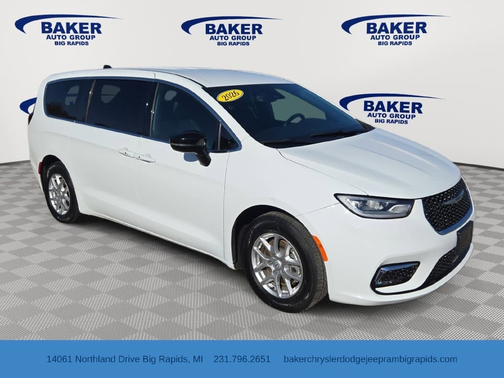 2026 Chrysler Pacifica Select — photo 1 of 40