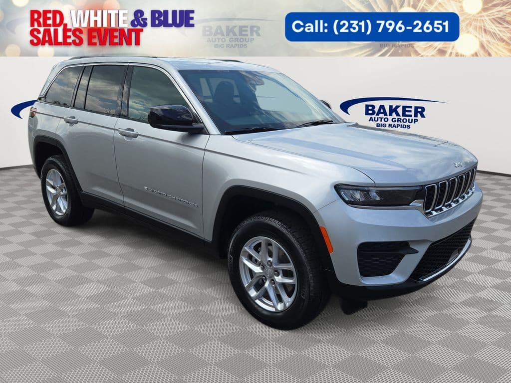 2026 Jeep Grand Cherokee LAREDO X 4X4 — photo 1 of 48