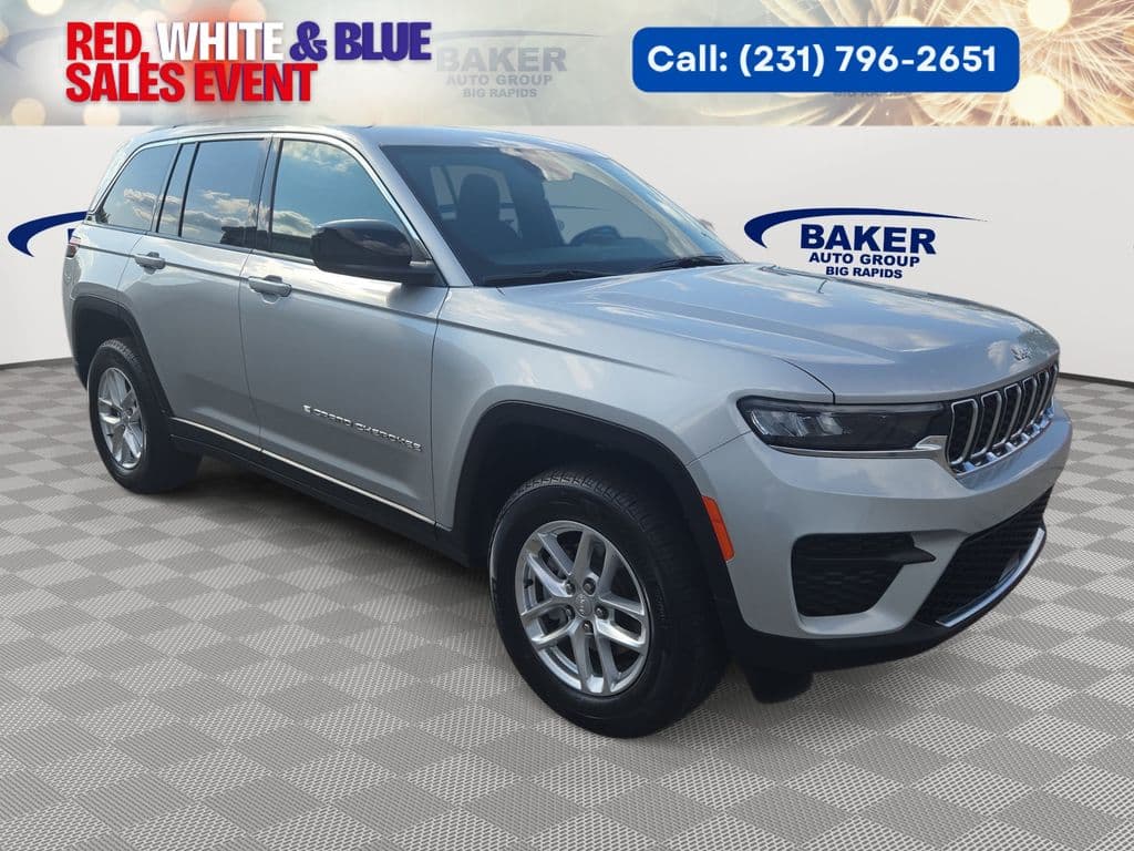 2026 Jeep Grand Cherokee LAREDO X 4X4 — photo 1 of 48