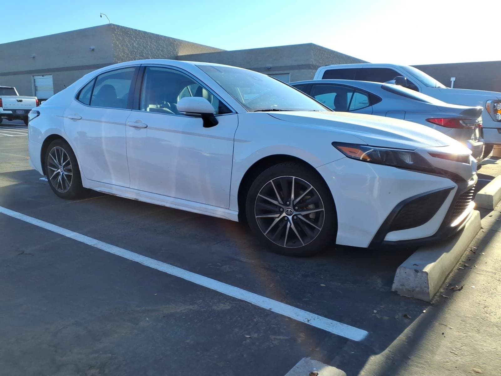 2023 Toyota Camry SE — photo 1 of 4