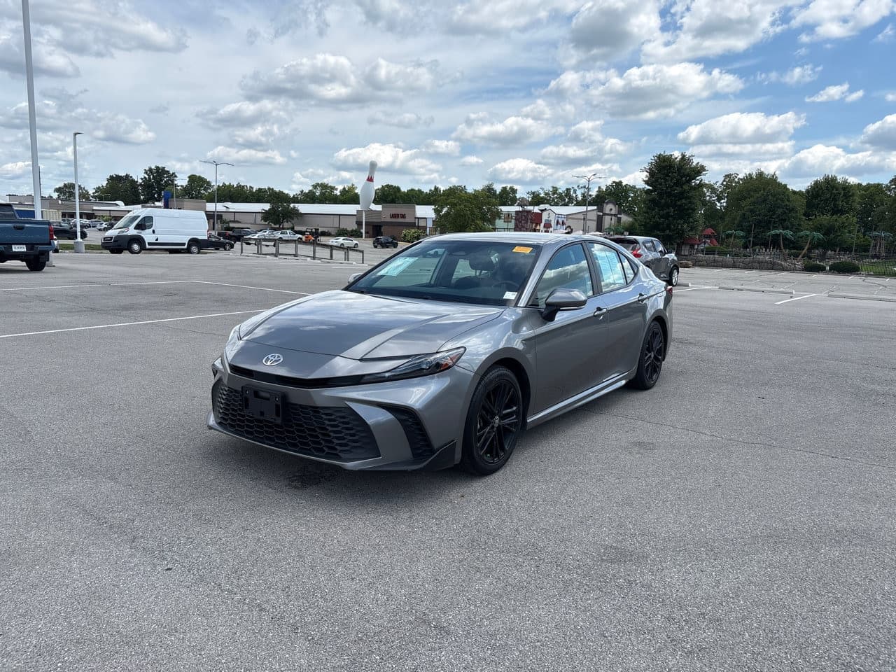 2025 Toyota Camry SE — photo 1 of 39
