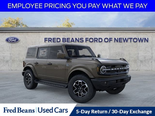 2026 Ford Bronco Outer Banks — photo 1 of 43