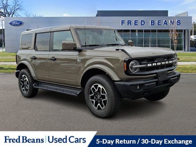 2026 Ford Bronco Outer Banks — photo 1 of 43