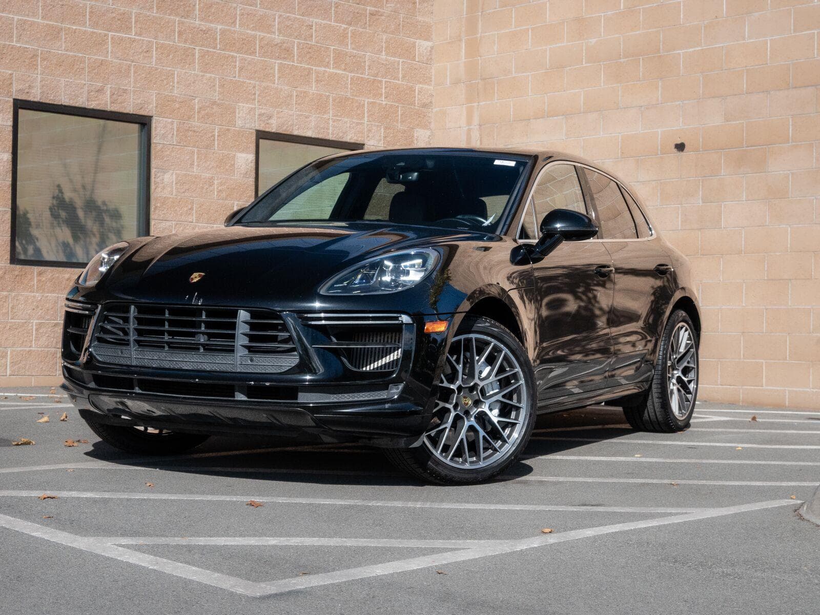 2020 Porsche Macan Turbo — photo 1 of 36
